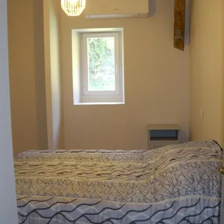 Location Meublee Au Milieu D'un Ecrin De Verdure Aux Vieux Fours