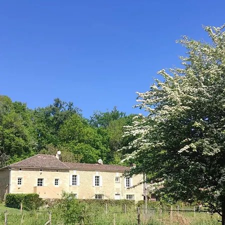 Location Meublee Au Milieu D'un Ecrin De Verdure Aux Vieux Fours Nyaraló